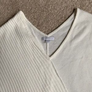 Women’s sweater. New York and company